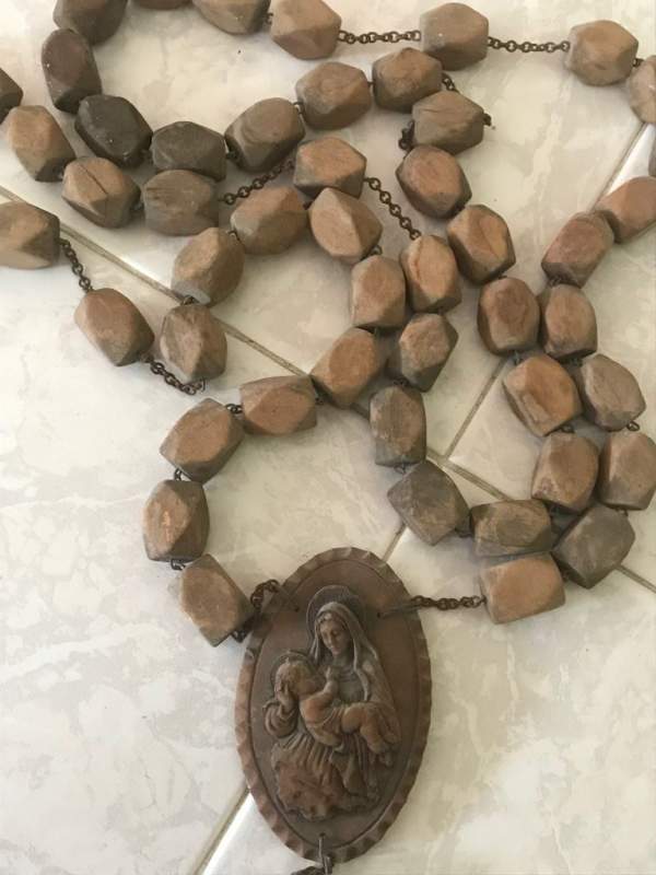 Antico rosario in legno